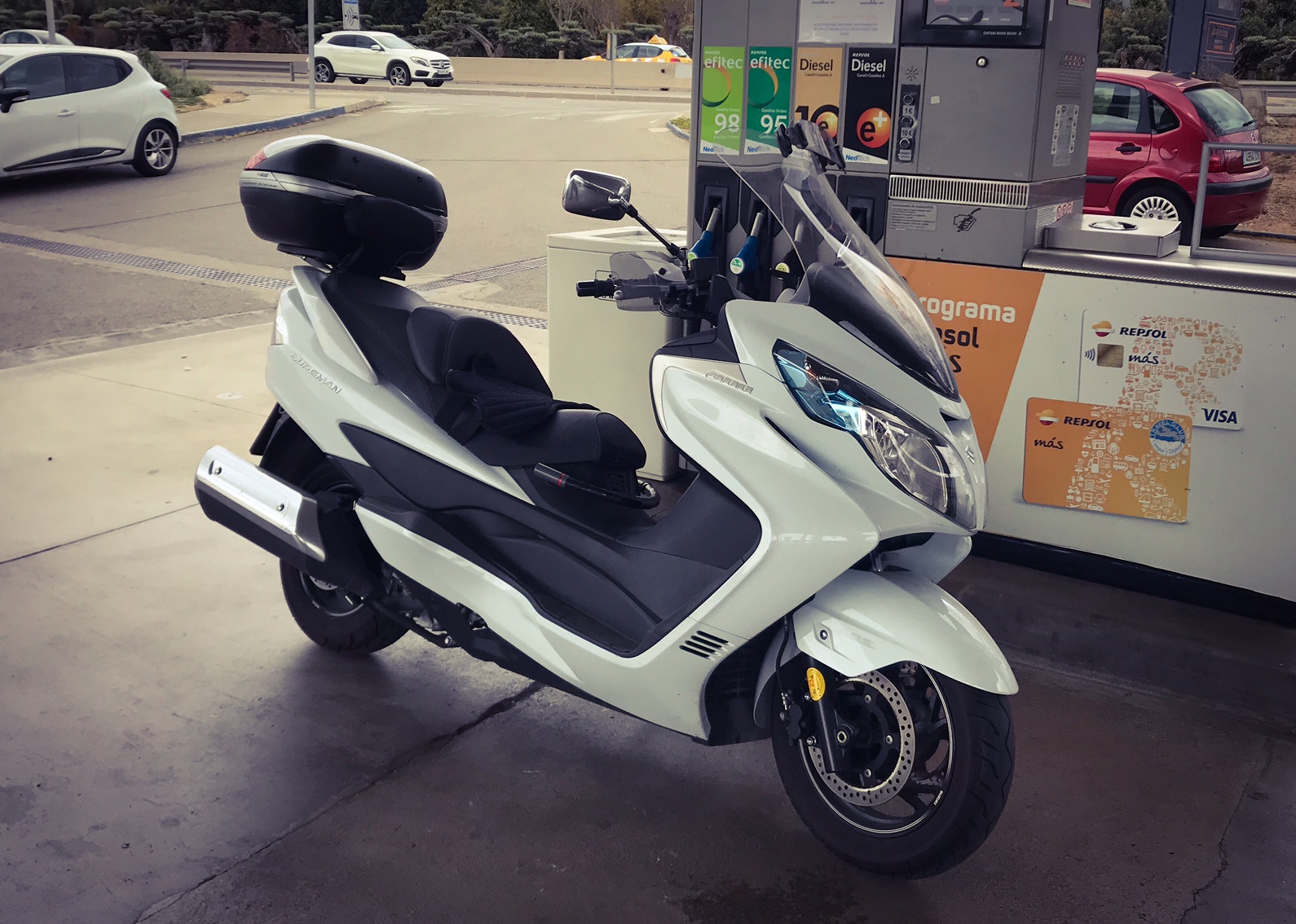 Suzuki Burgman 125 El scooter más bonito, Reseña con el propietario