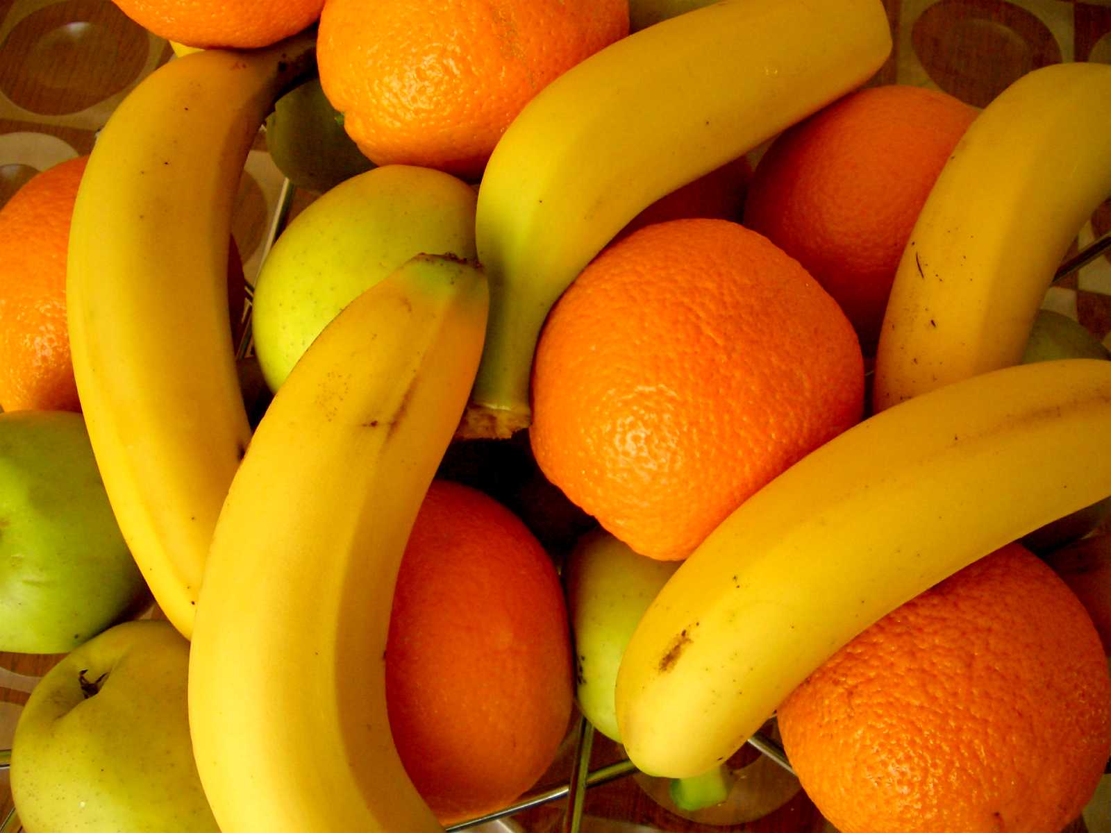 Мандарин 1 банан. Фрукты. Фрукты банан. Бананы апельсины мандарины. Яблоко банан апельсин.