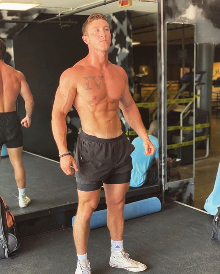 handsome-shirtless-fit-gym-bro-abs-veiny-biceps