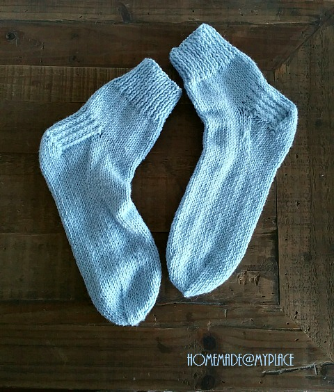 How to knit bed socks with two straight needles