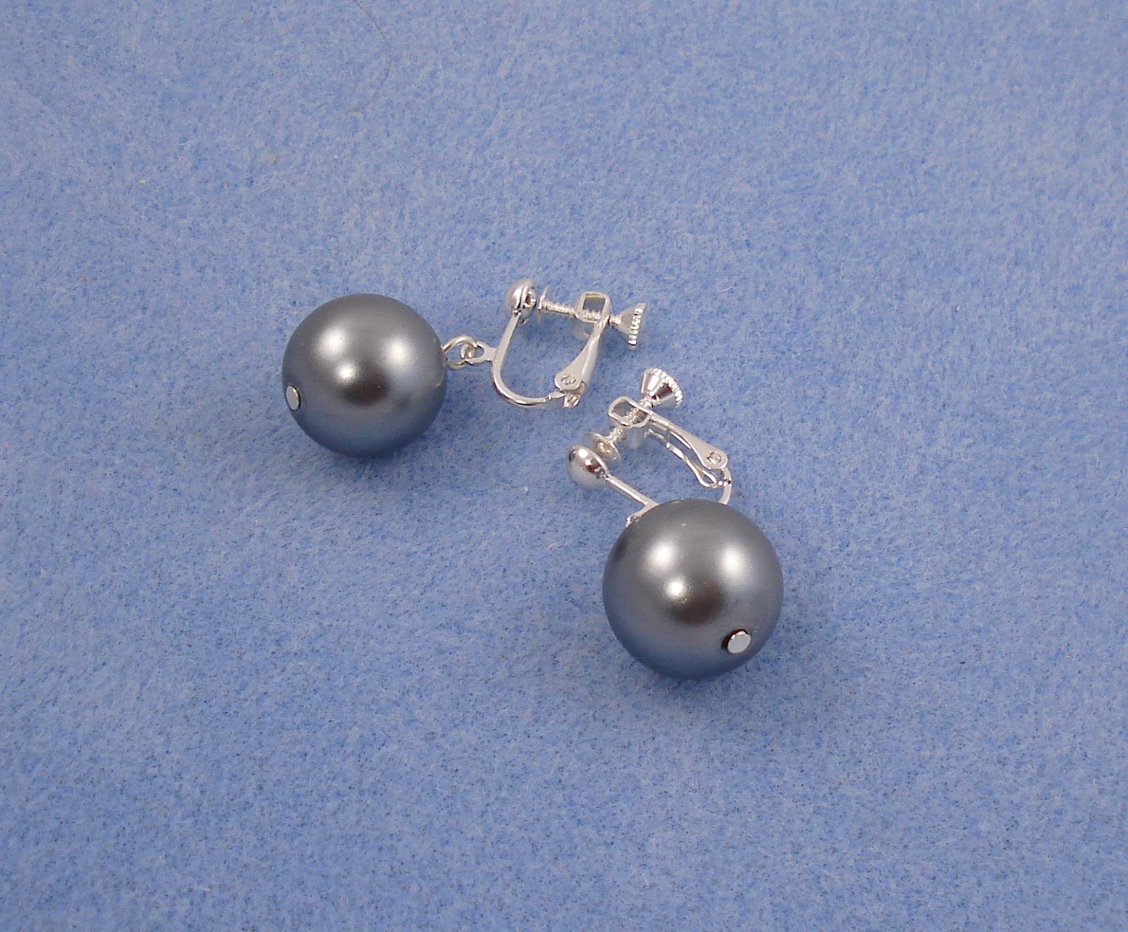 d'Olivia Jewelry and More Large Gray Pearl Clip On Earrings