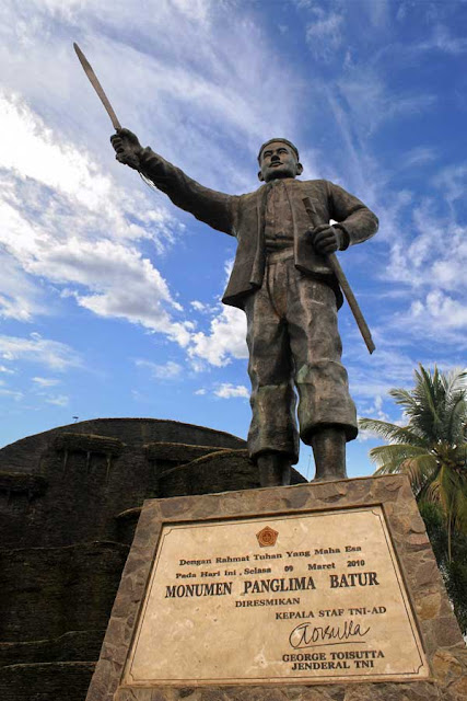 Patung Panglima Batur di Muara teweh