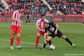 El Córdoba gana y baja al Girona (1-2)