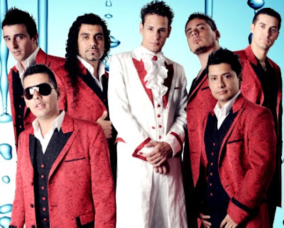 Ráfaga Imagen de Ráfaga son traje rojo y blanco