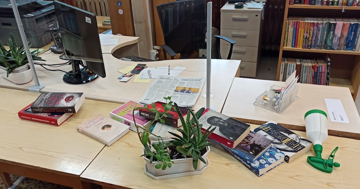 Dzień Sprzątania Biurka Należy świętować Biblioteka na Osiedlu Leśnym: Dzień Sprzątania Biurka :)