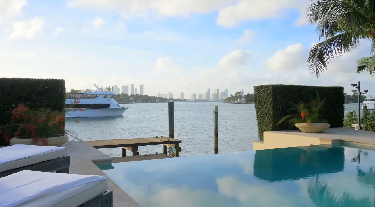 37 Photos vs. $40 Million Star Island Estate, Miami Beach, Florida | LUXURY LISTING - High-End Home & Interior Design Tour 37 Photos vs. $40 Million Star Island Estate, Miami Beach, Florida | LUXURY LISTING - High-End Home & Interior Design Tour