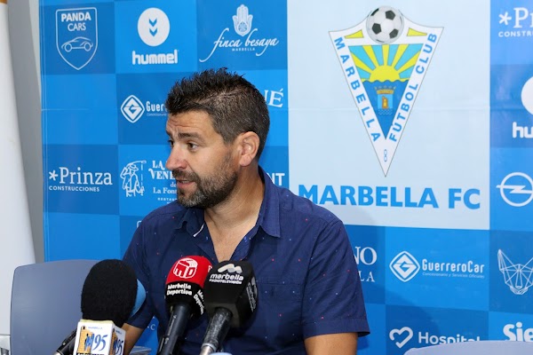 Estévez - Marbella FC -: “El equipo está bien y competirá contra el Extremadura"