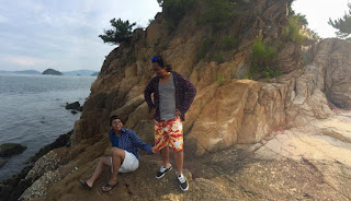 Menikmati-pemandangan-laut Menikmati-pemandangan-laut