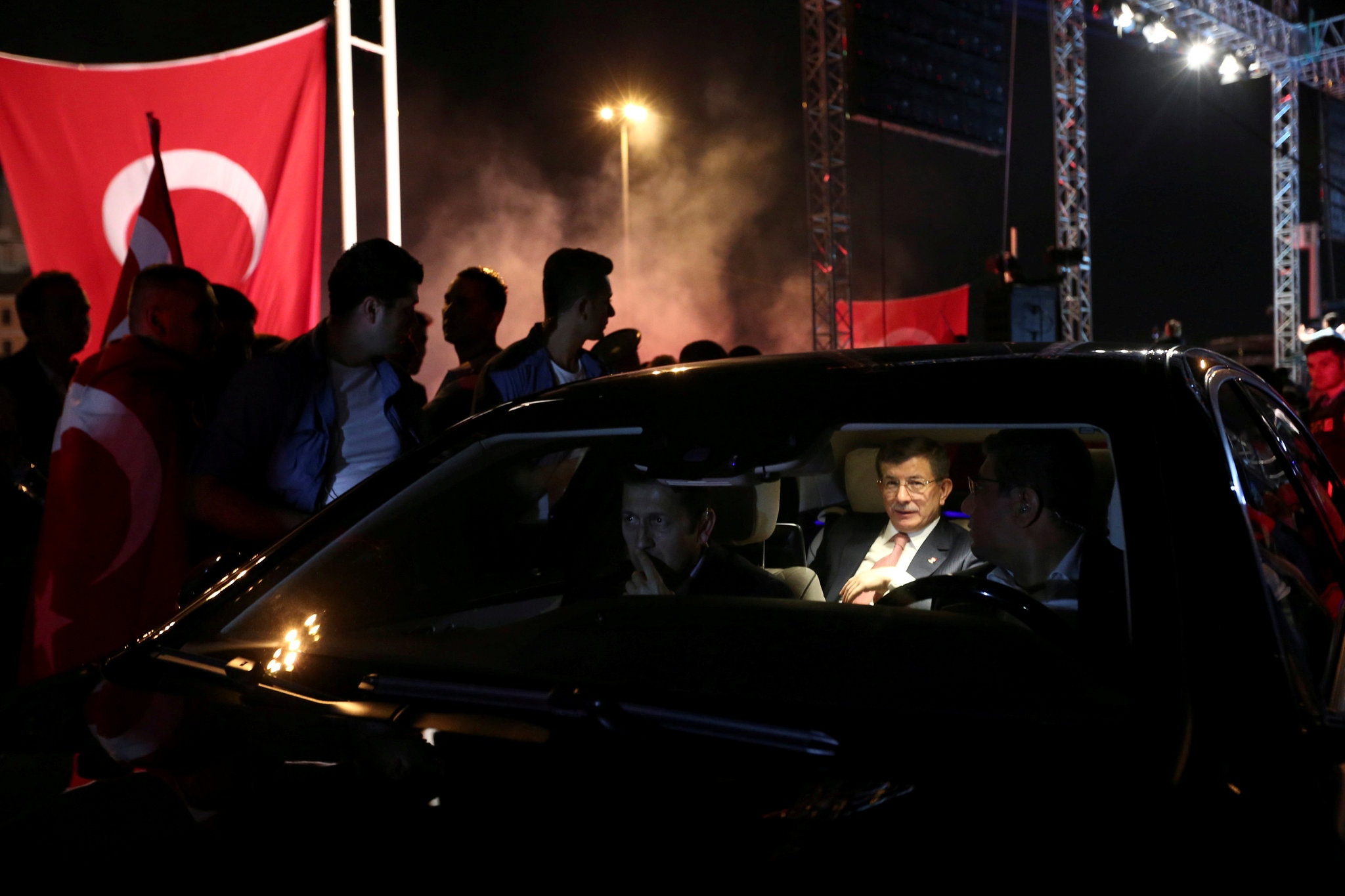 داود أوغلو يبدأ معركته الشرسة ضد شريكه السابق " أردوغان "