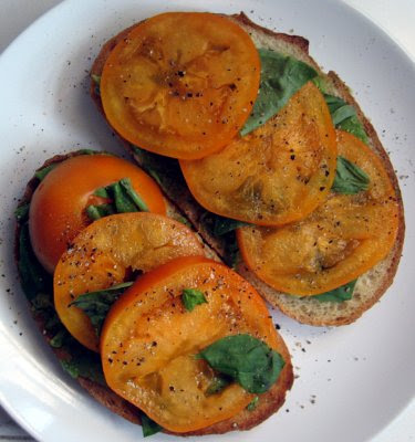 tomato and basil sandwich
