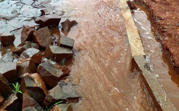 Chuva causa transtornos a moradores na Rua Paranaguá
