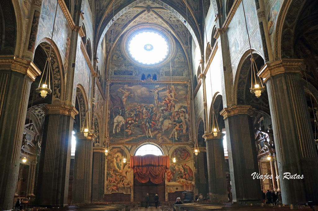 Interior de la catedral de Cremona, Italia