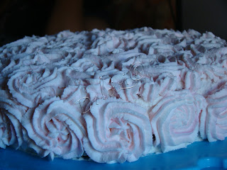 torta con rose di panna