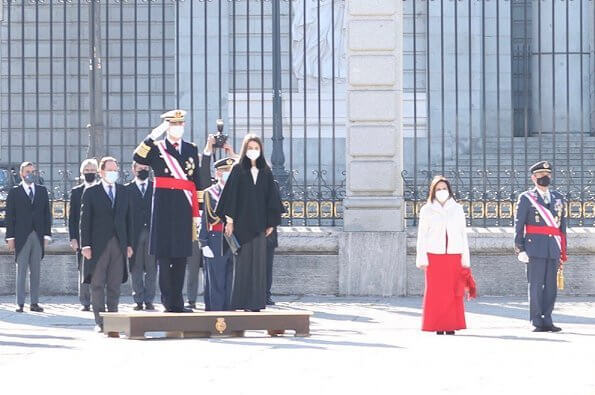 Queen Letizia wore a new silk blouse from Maksu, and a fux fur collar cape from Carolina Herrera. Maksu Ecru Fontana Blouse and Magrit pumps