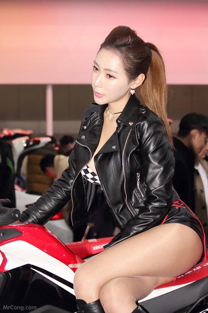 Kim Tae Hee&#39;s beauty at the Seoul Motor Show 2017 (230 photos) photo 8-19