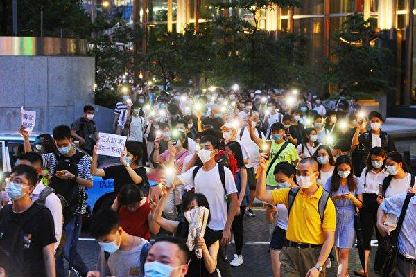 Người Hồng Kông diễu hành kỷ niệm 1 năm phản đối Dự luật Dẫn độ, vi phạm quyền con người