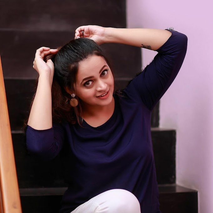 Bhavana Casual Hot & Cute Expression Images