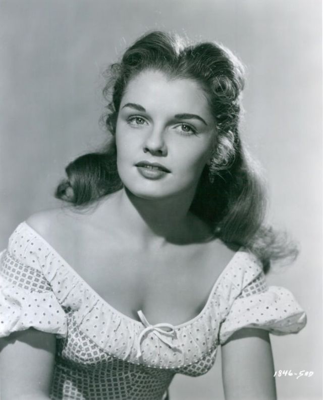 30 Glamorous Photos of Luana Patten in the 1950s and ’60s ~ Vintage Everyday