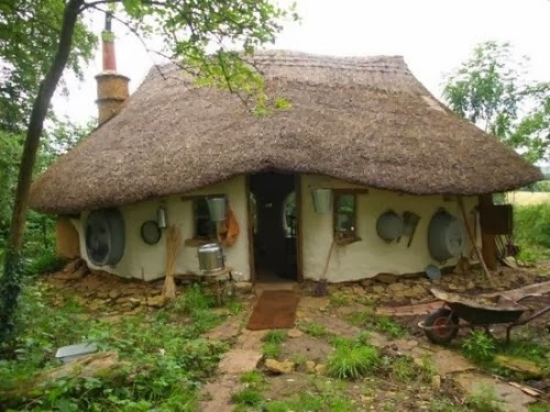 01-Front-Cottage-Michael-Buck-Hobbit-House-for-£150-www-designstack-co