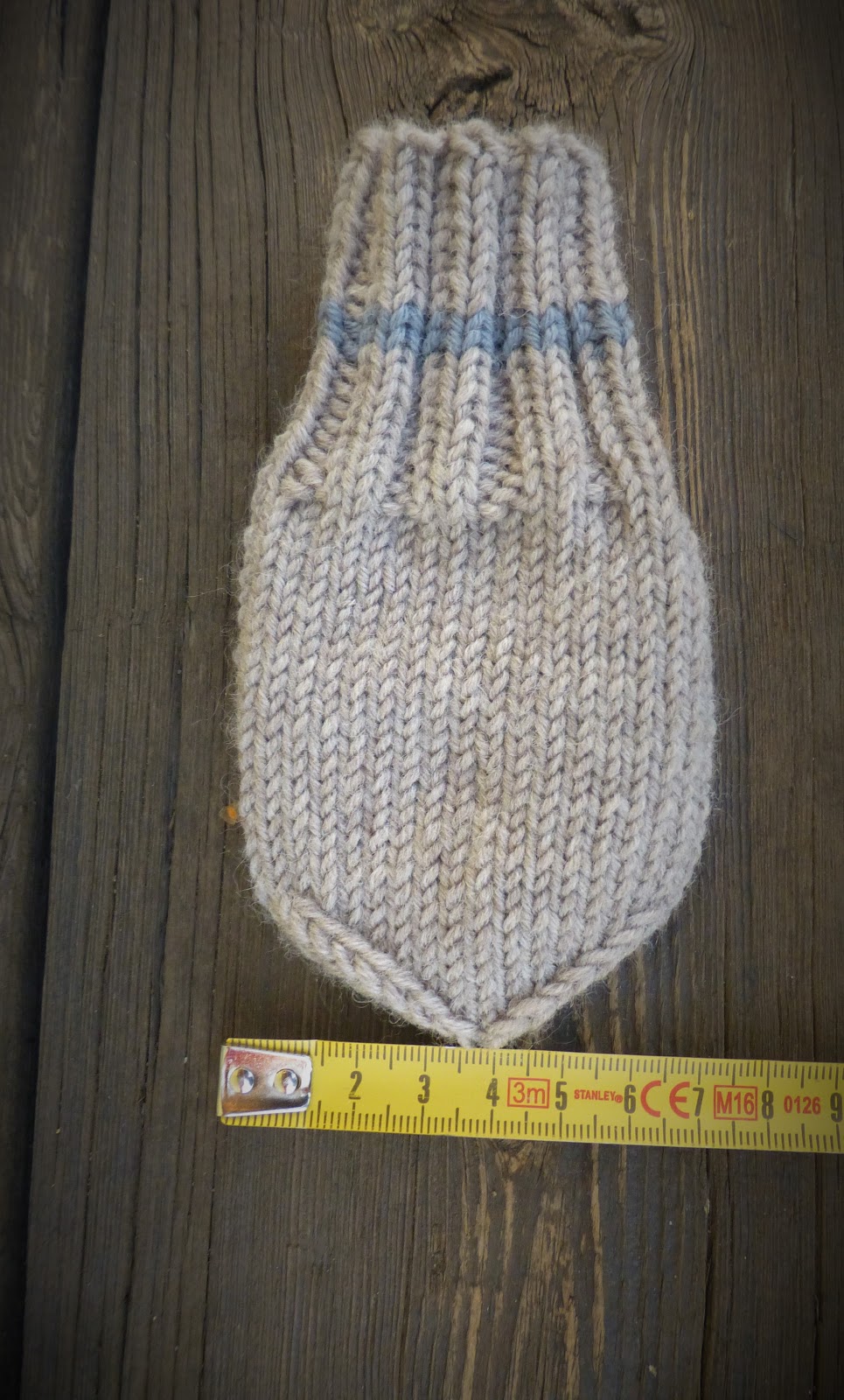 Thumbless baby mittens Østerdalsbrura