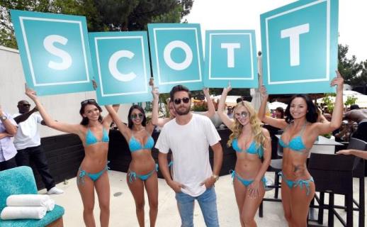 8 Scott Disick parties with bikini-clad babes in Las Vegas