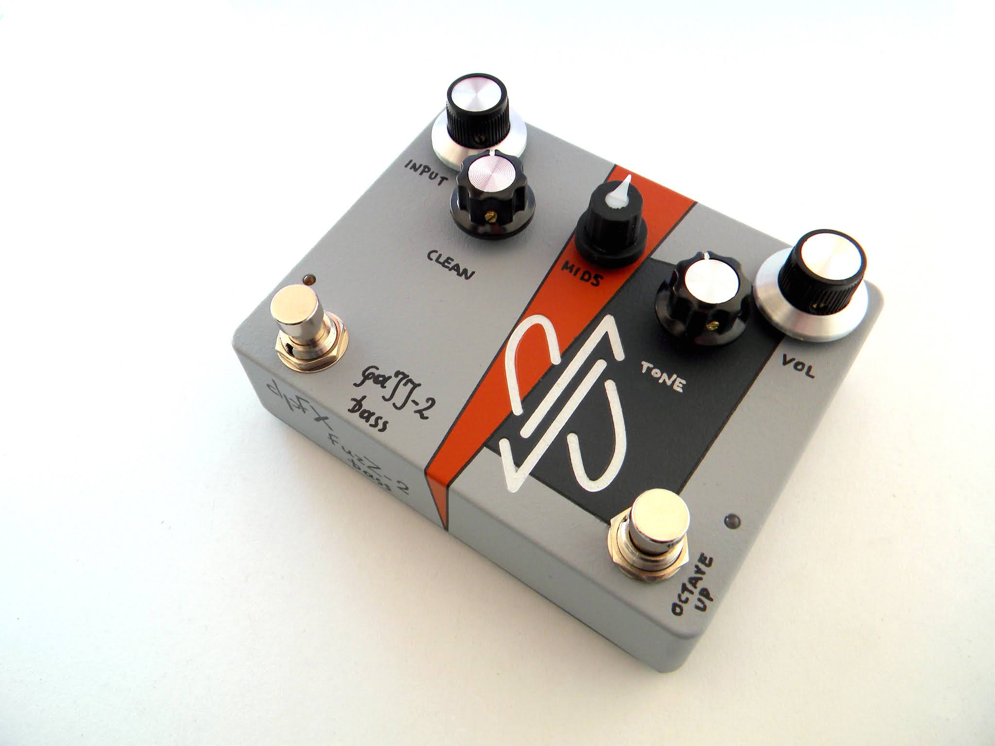 FuzZ2 Bass w/ Dry Blend, Octave & Mids filter dpFX Pedals