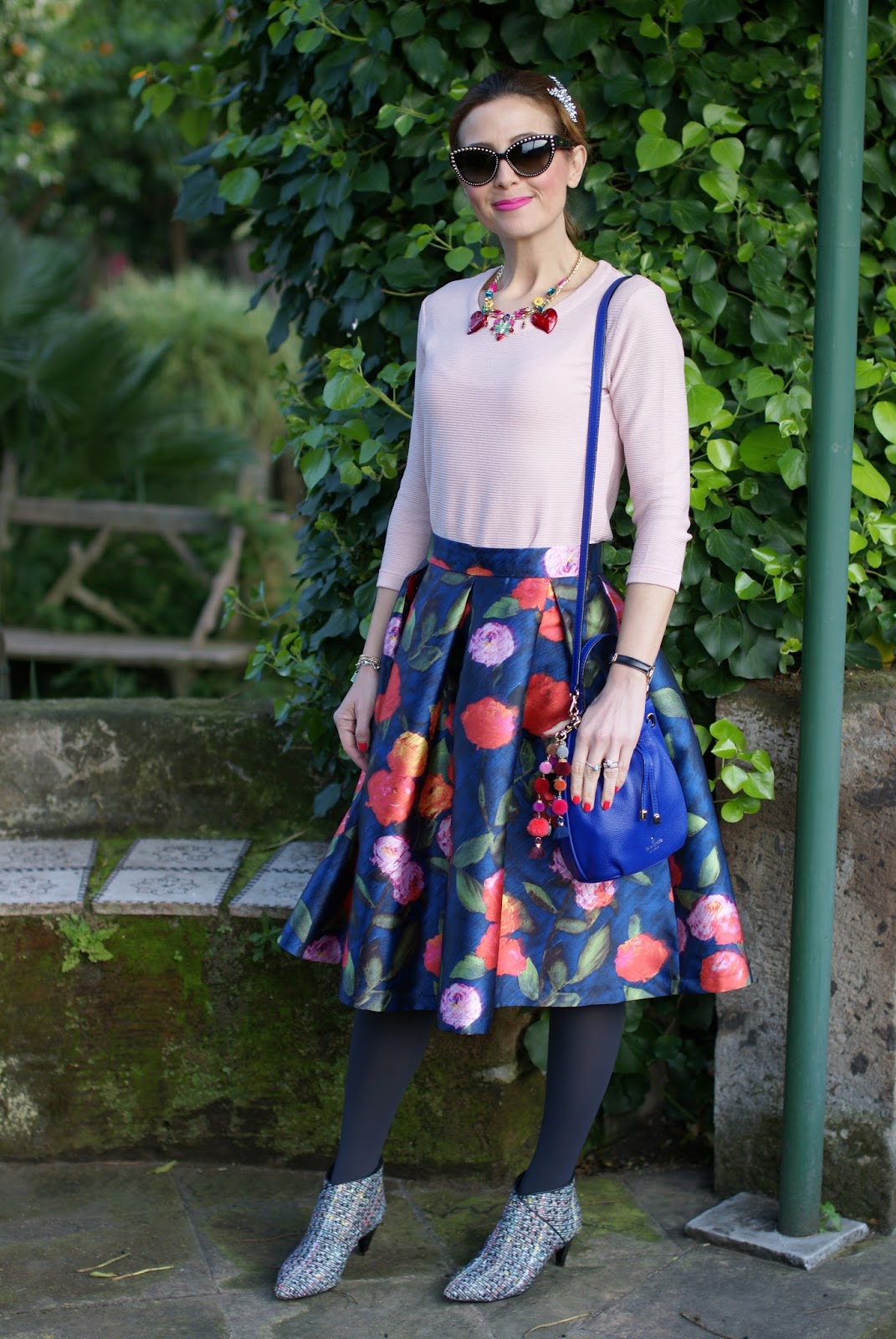 Paccio midi skirt and Kate Spade bucket bag on Fashion and Cookies fashion blog, fashion blogger style