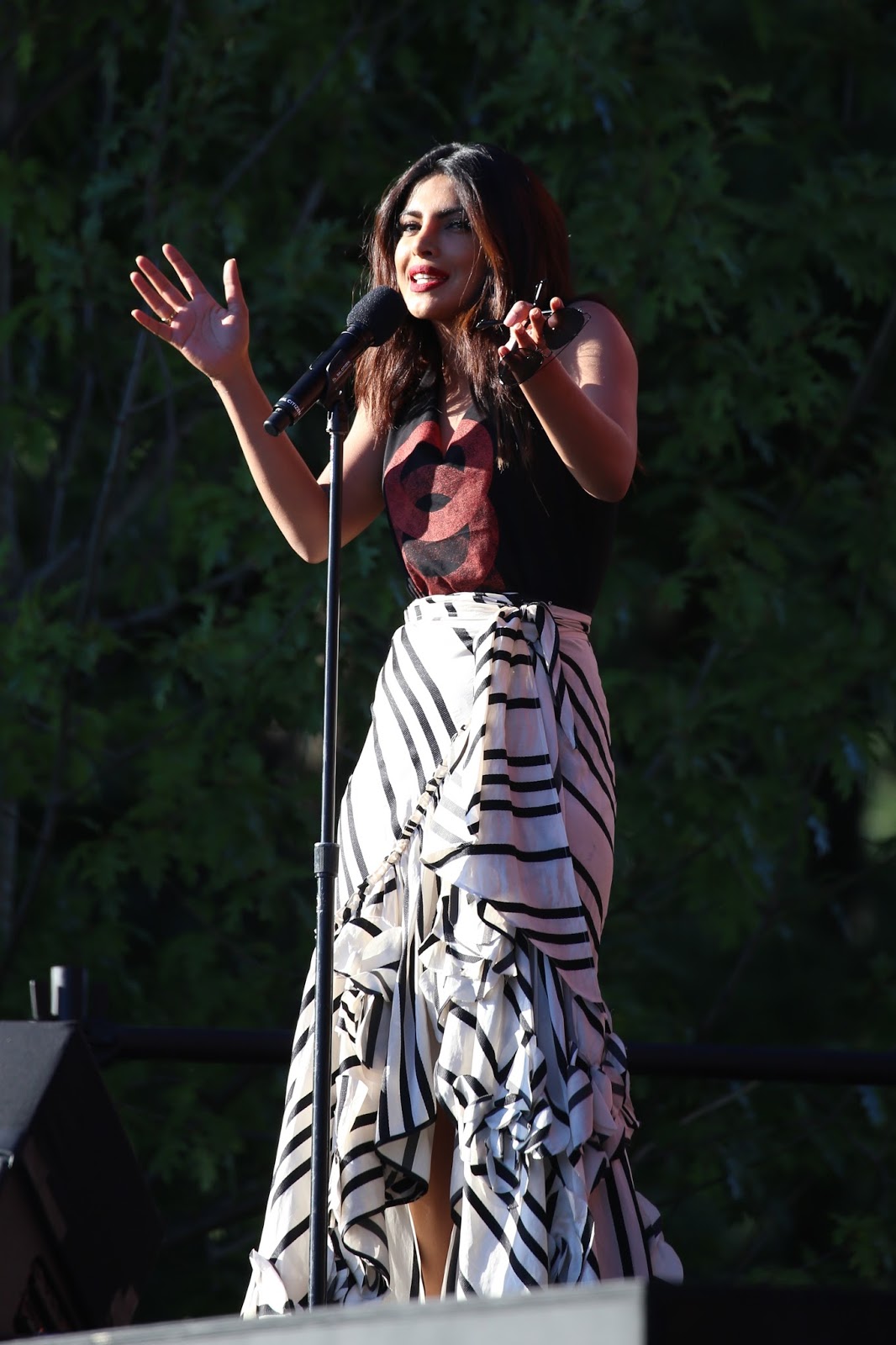 Priyanka Chopra Looks Gorgeous As She Speaks Onstage at Global Citizen Festival 2016 at Central Park in New York City