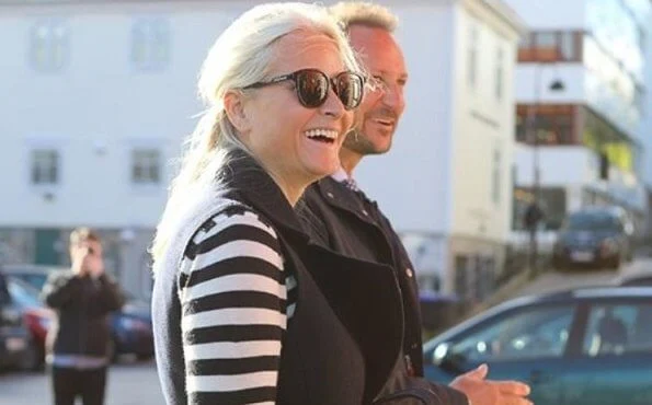 Crown Prince Haakon and Crown Princess Mette Marit visited Florø in Vestland county and the Allanengen Primary School. Ulla Johnson-striped sweater