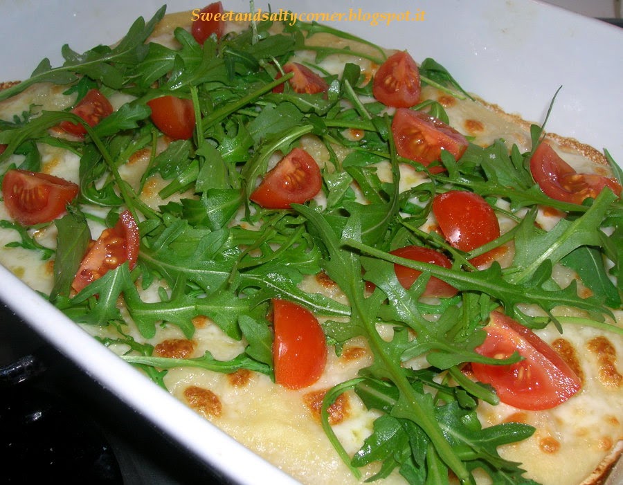 pizza bianca rucola e pomodorini 