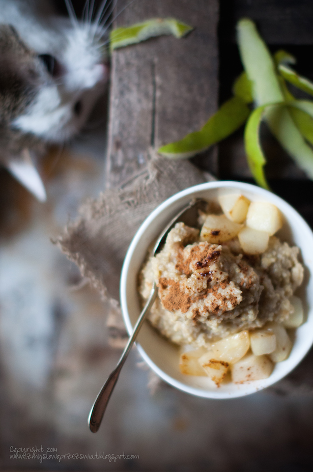 Kulinarne podróże Pudding jaglany z bananem i karmelizowaną gruszką