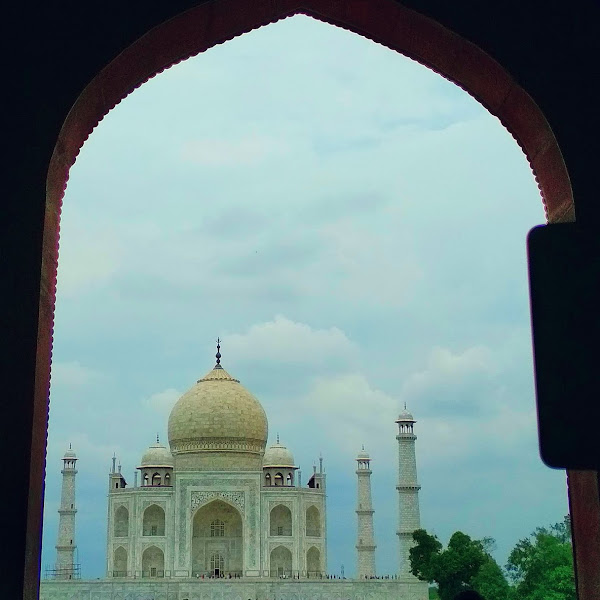 Taj Mahal; Perjalanan Menuju Monumen Cinta yang Megah