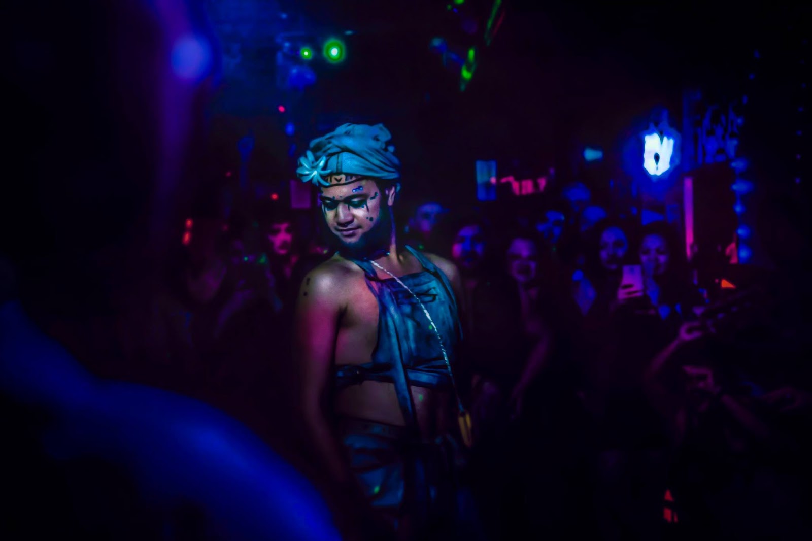 Mc bionica dançando funk