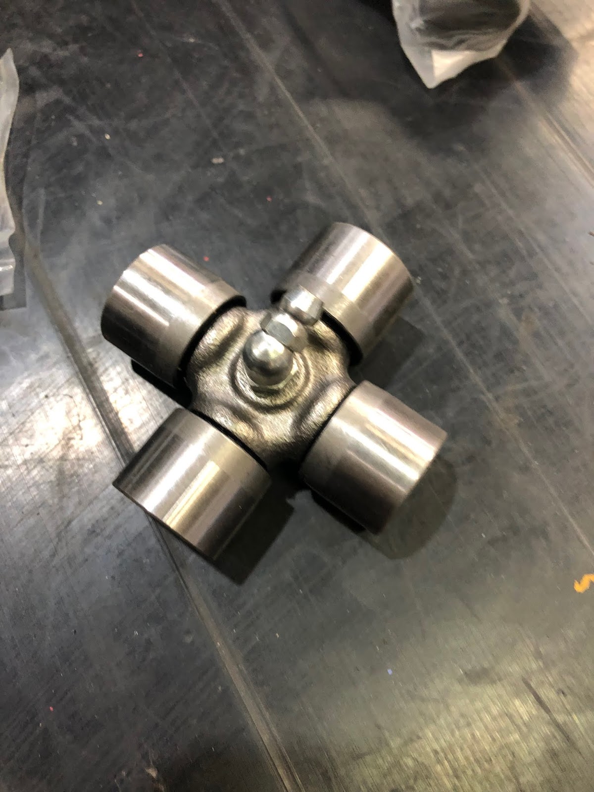 PTOのプロペラシャフトのスパイダー・ユニバーサルジョイントの再作成