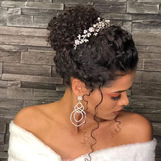 Peinados De Novia Con Pelo Rizado 2019