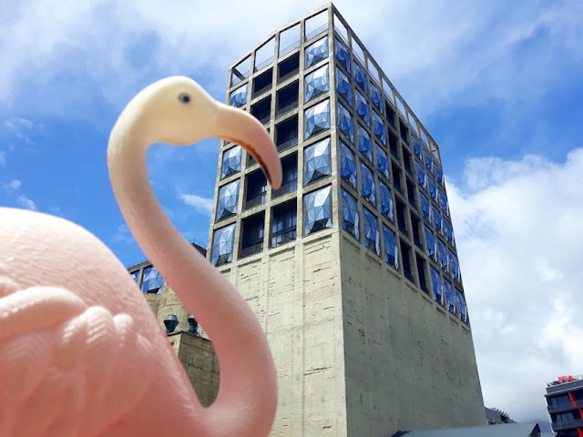 Travel toy Rodrigo Flamingo outside Zeitz MOCAA