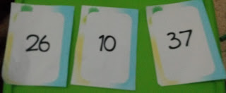belajar matematika dengan permainan menggunakan flashcards angka