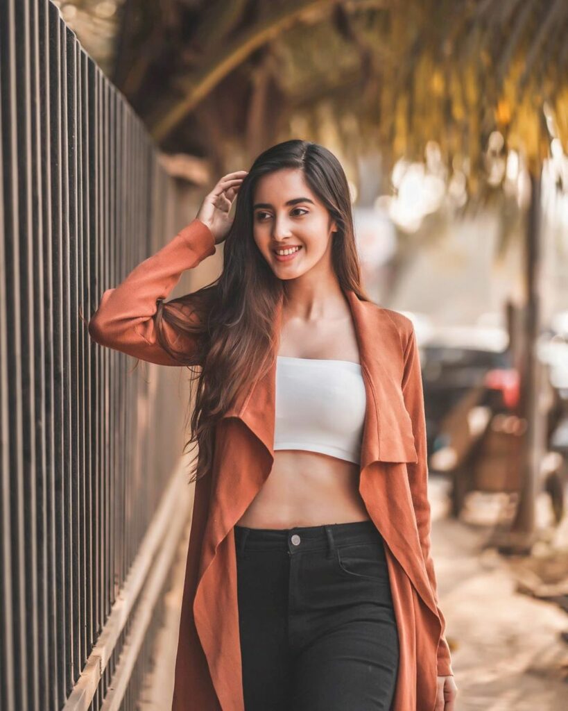 Simrat+Kaur+Hot+in+Dirty+Hari+%25284%252