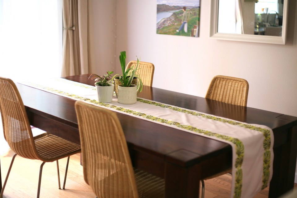 DIY ribbon trim table runner tutorial / Create / Enjoy