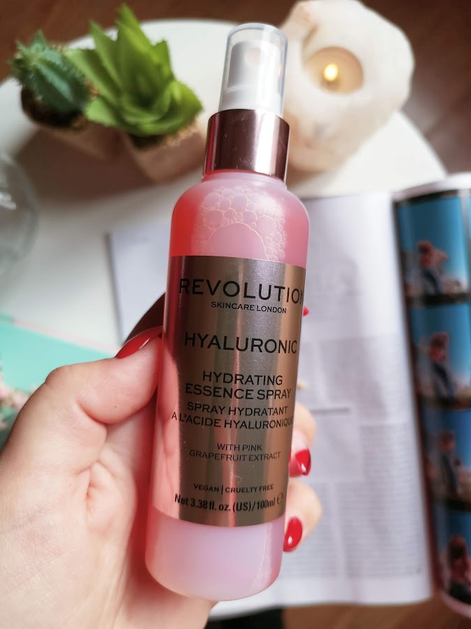 Hyaluronic Hydrating Essence Spray de Revolution Skincare