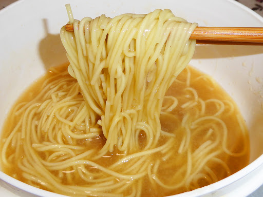 ダイソーの『レンジでラーメン「丼」要らず』を使ってマルタイの棒ラーメンを作ってみました！