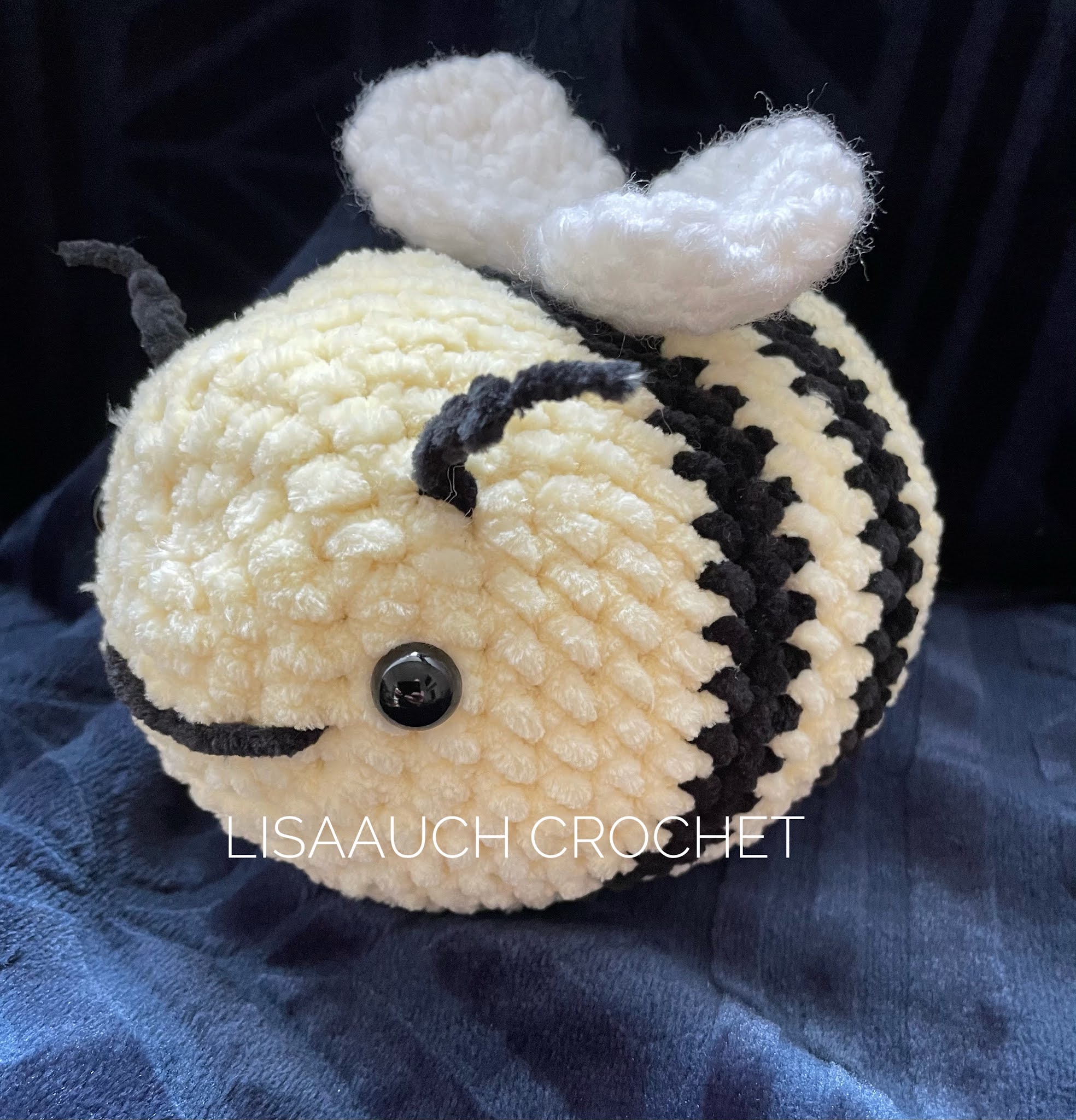 Crochet a small BEE FREE PATTERN (EASY) LisaAuch Crochet