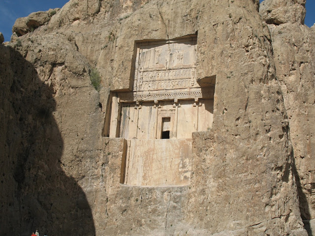 Предполагаемая гробница Ксеркса I в скалах Накше-Рустам