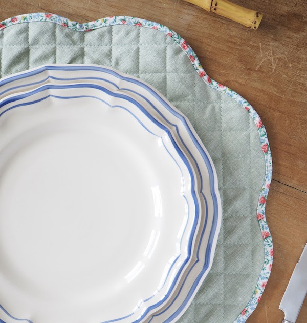 Scallop Placemat Free DIY Sewing Tutorial
