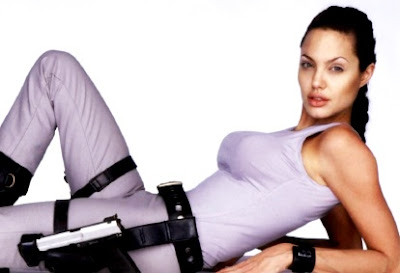 Angelina Jolie Foto de Angelina Jolie recostada de espalda