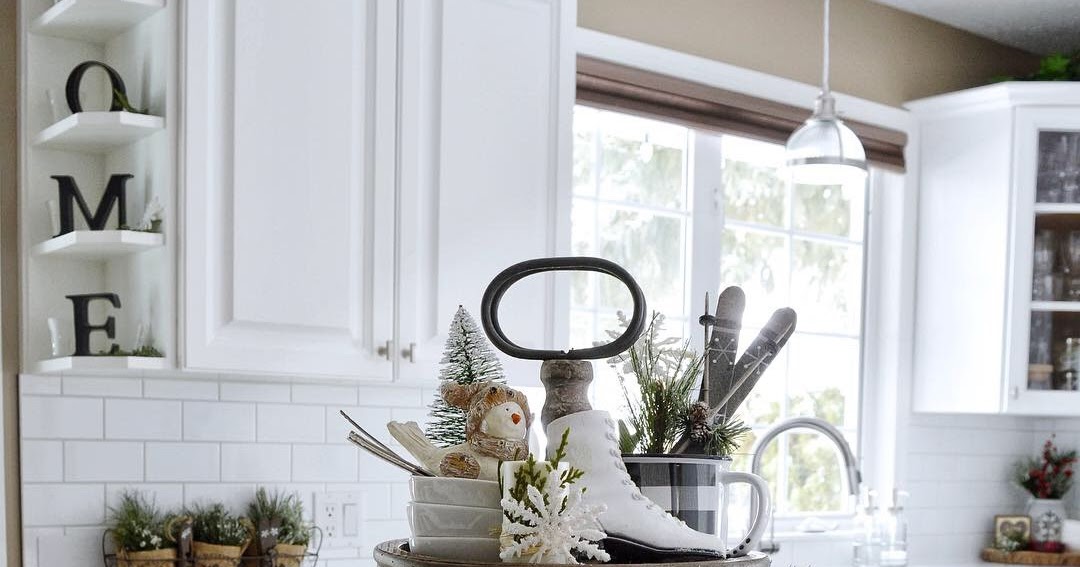 Dining Delight Winter Tiered Tray Decor