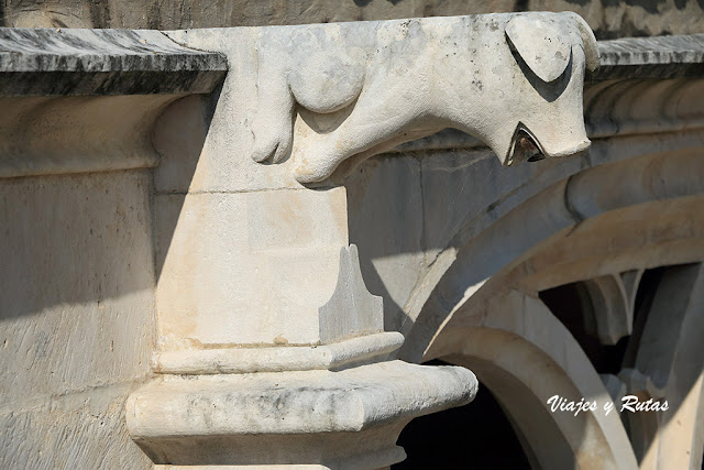 Detalle de gárgola del Monasterio de Alcobaça