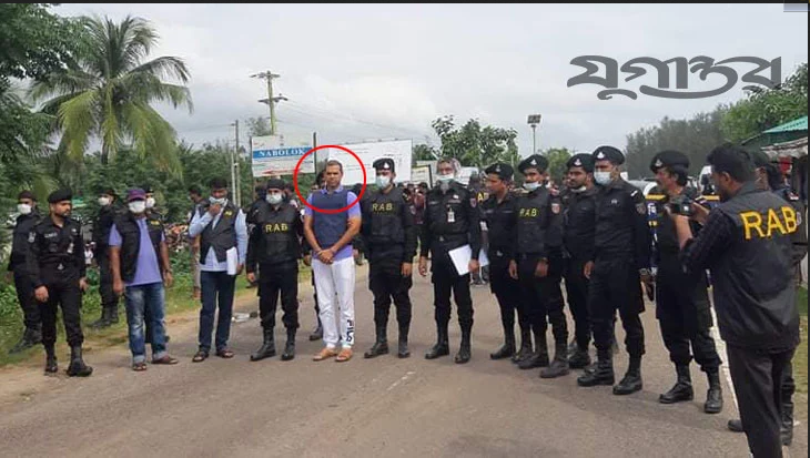 ওসি প্রদীপকে নিয়ে ঘটনাস্থলে র্যাব ওসি প্রদীপকে নিয়ে ঘটনাস্থলে র্যাব