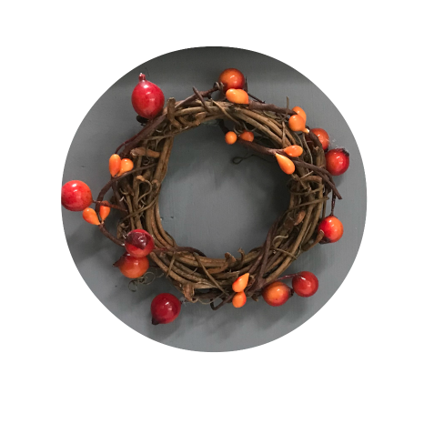 Tiny picberry wreath in a circle