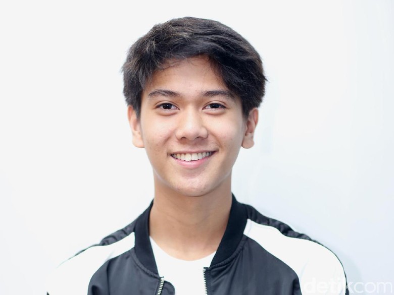 Biografi Iqbaal Izbio